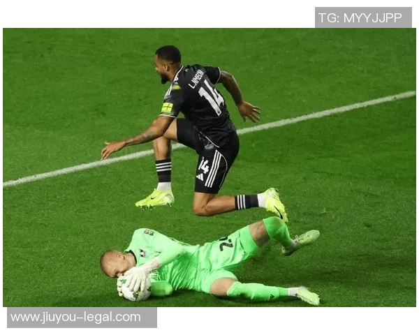 英超激战尤文图斯大胜AC米兰点球大战引发全场狂欢点评 英超激战尤文图斯大胜AC米兰点球大战引发全场狂欢点评