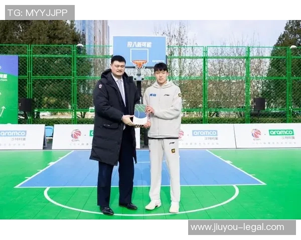 姚明与中国女郎的传奇故事：从篮球场到时尚舞台的华丽转身