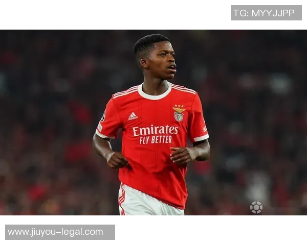 世界杯曼城与本菲卡激战四三乌龙球引发争议判罚全场沸腾