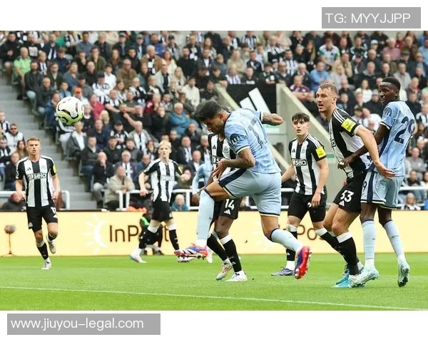 英超热刺逆转AC米兰乌龙球引发争议判罚全场沸腾